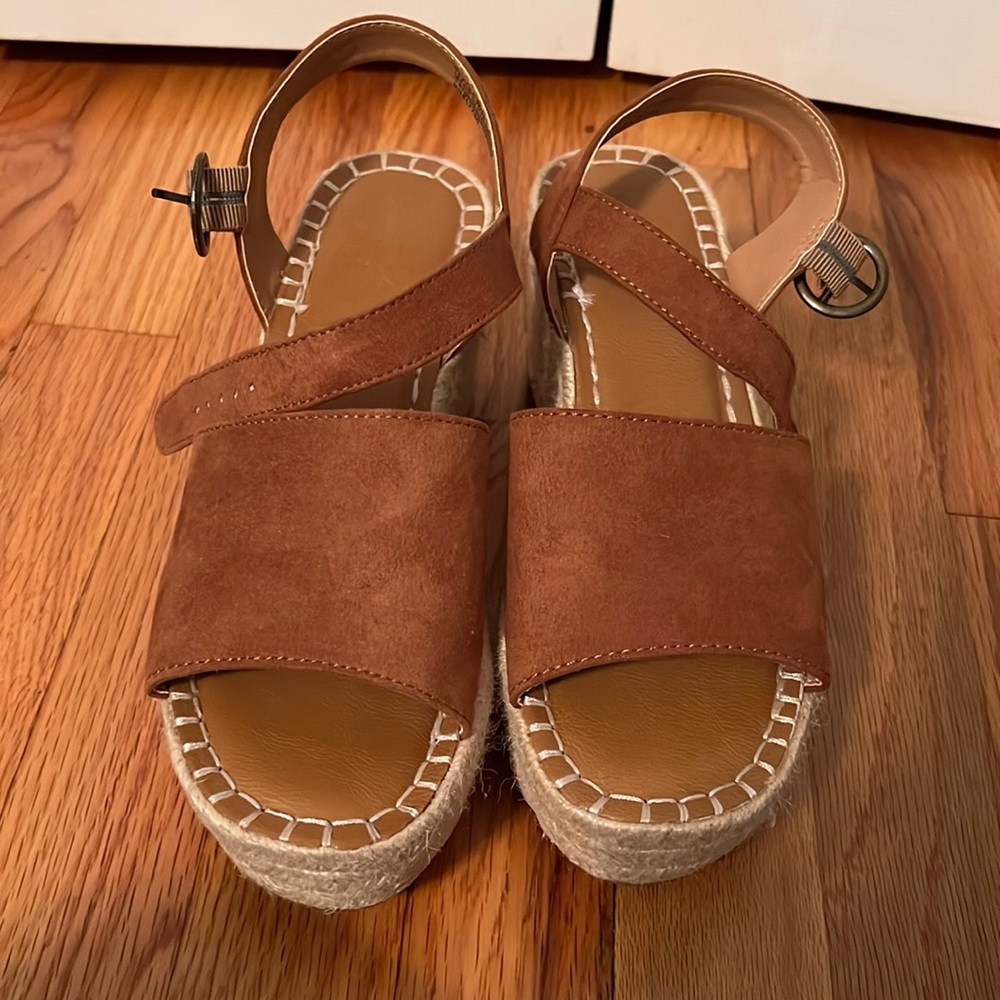 Universal Thread wedge sandals